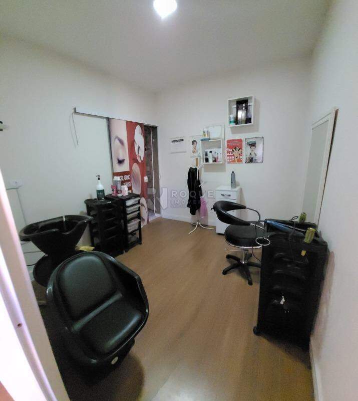 Casa Residencial à venda no bairro Jardim Residencial Alto do Flamboyant: Salão Comercial c/ Banheiro