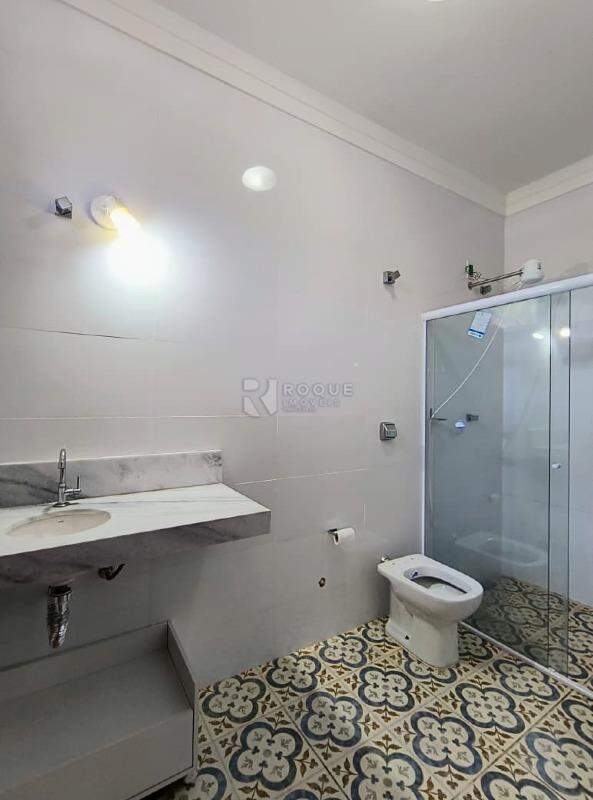 Casa em condomínio para aluguel no bairro Jardim Itapoã: Wc suíte 