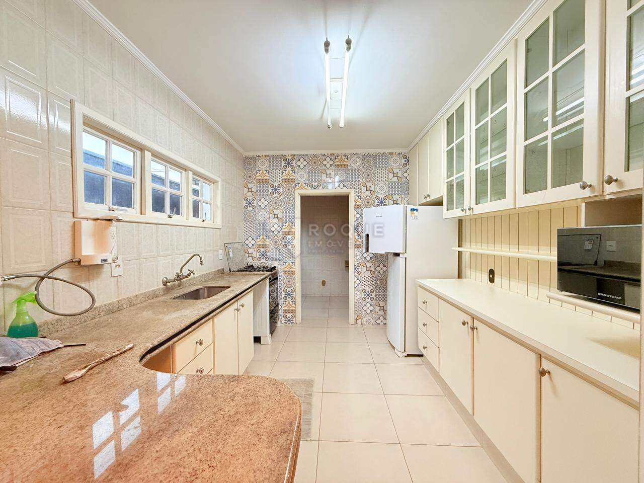 Casa em condomínio para aluguel no bairro Jardim Residencial Monsenhor Rossi: Cozinha
