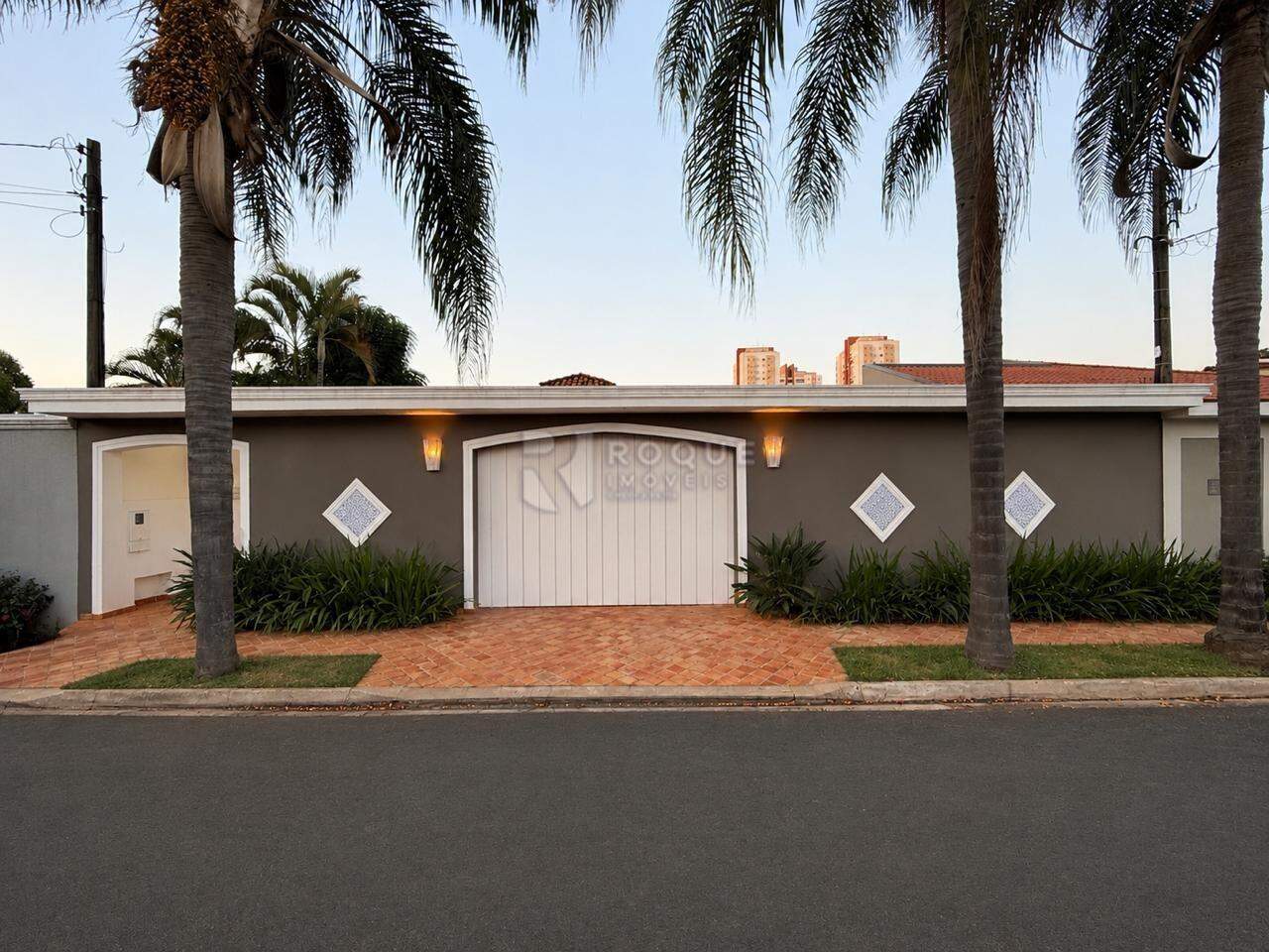 Casa em condomínio para aluguel no bairro Jardim Residencial Monsenhor Rossi: Fachada