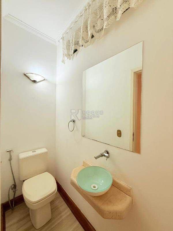 Casa em condomínio para aluguel no bairro Jardim Residencial Monsenhor Rossi: Lavabo