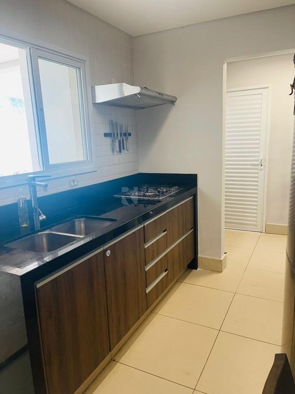 Casa em condomínio à venda no bairro Jardim Montezuma: 