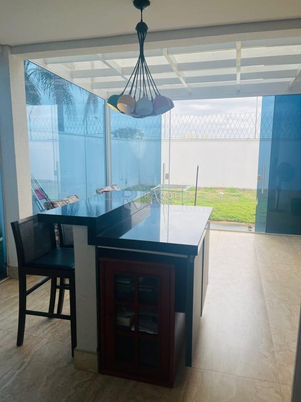 Casa em condomínio à venda no bairro Jardim Montezuma: 