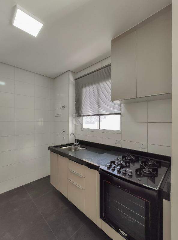 Apartamento para aluguel no bairro Graminha: Cozinha 