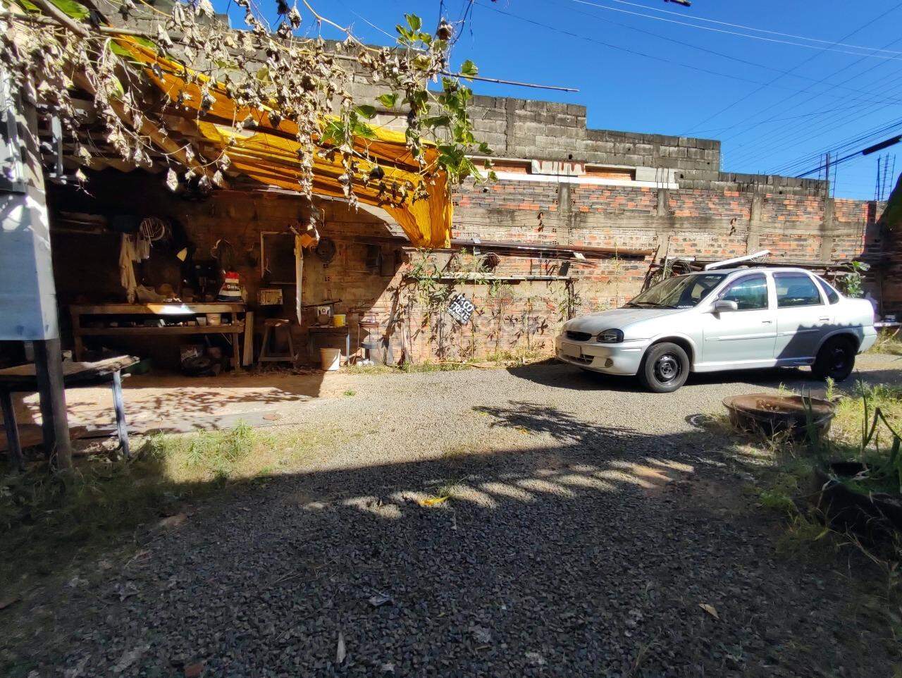 Casa Residencial à venda no bairro Parque Hippolyto: GARAGEM