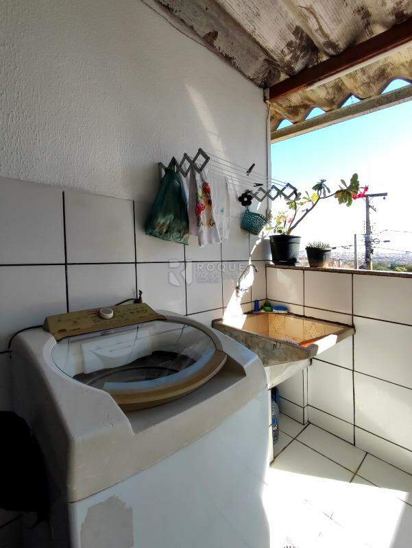 Casa Residencial à venda no bairro Parque Hippolyto: LAVANDERIA