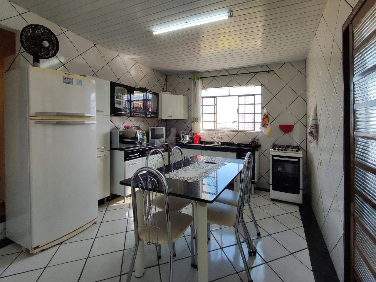 Casa Residencial à venda no bairro Parque Hippolyto: COZINHA