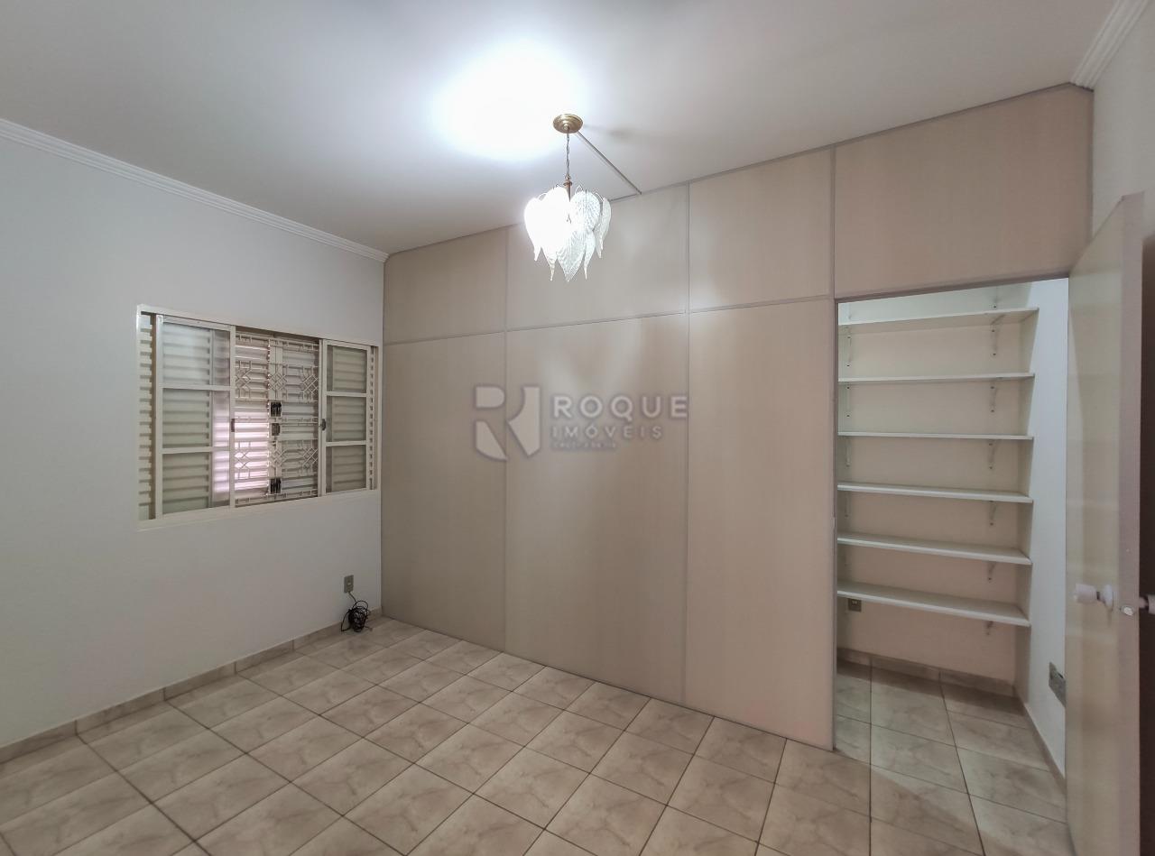 Casa Residencial para aluguel no bairro Vila Claudia: Dormitório fundo 