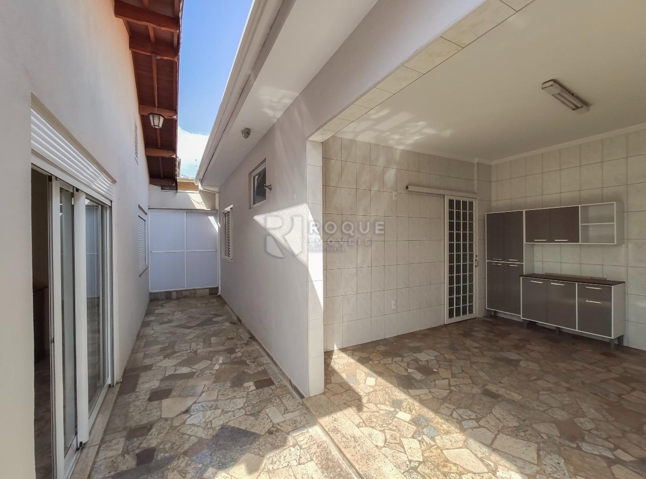 Casa Residencial para aluguel no bairro Vila Claudia: Área de serviço fundo 