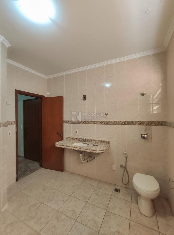 Casa Residencial para aluguel no bairro Vila Claudia: WC suíte 