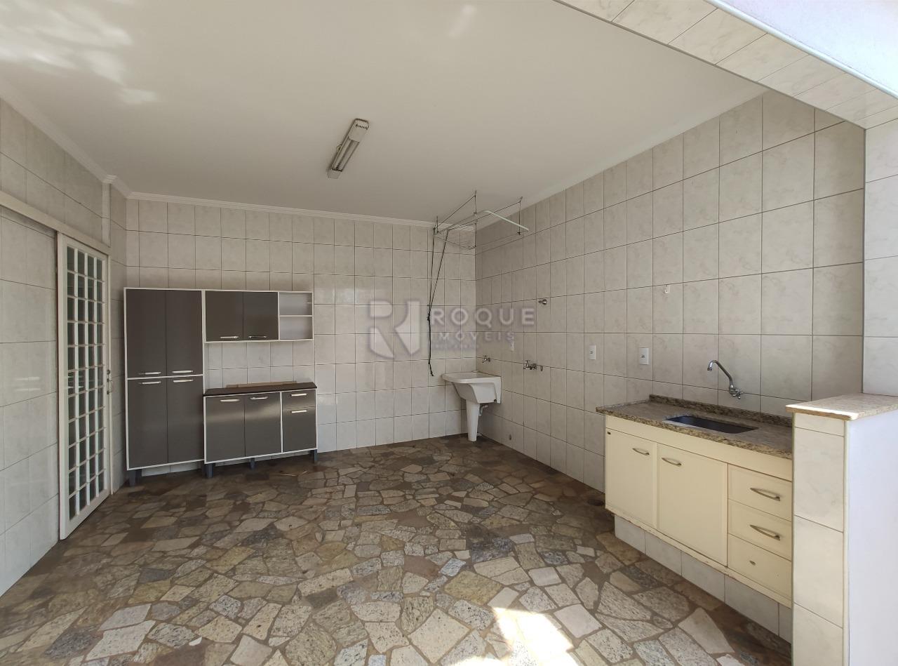 Casa Residencial para aluguel no bairro Vila Claudia: Área de serviço fundo 