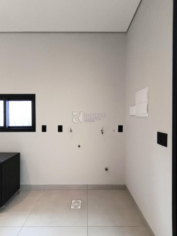 Casa em condomínio à venda no bairro Residenciais Fazenda Itapema: LAVANDERIA