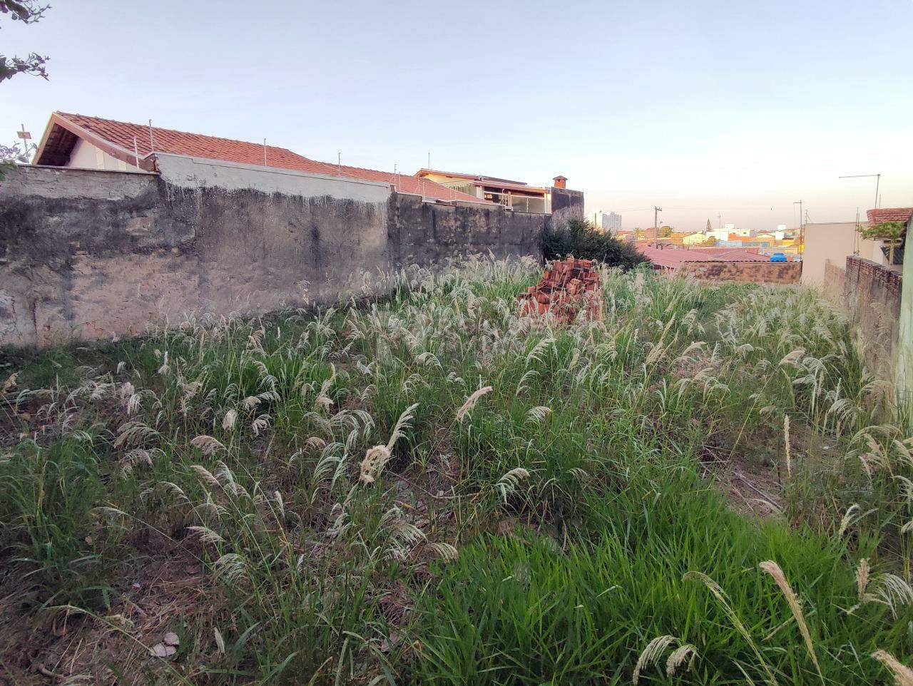 Terreno à venda no bairro Vila Claudia: 