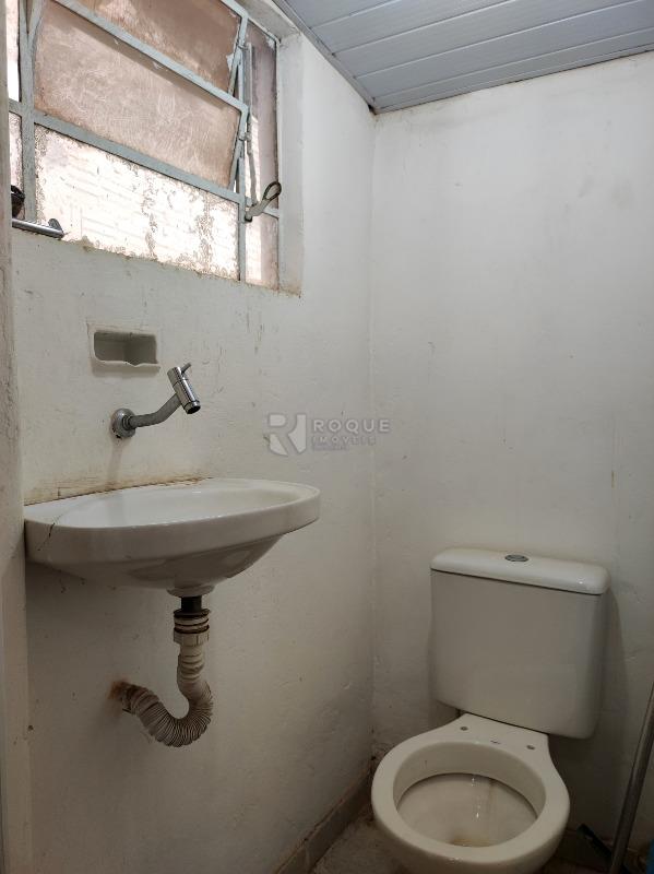 Casa Comercial à venda no bairro Centro: BANHEIRO SOCIAL