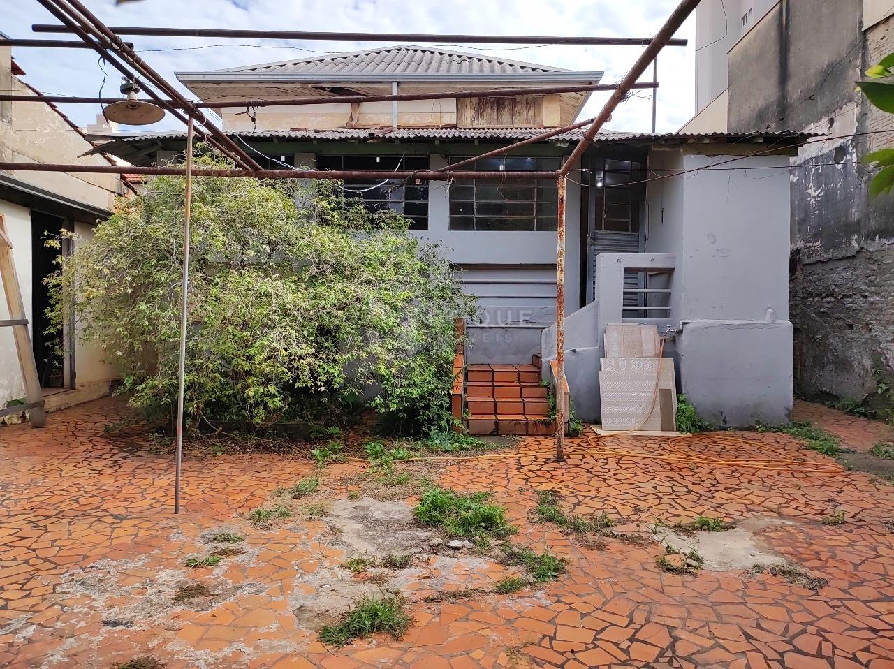 Casa Comercial à venda no bairro Centro: FUNDOS