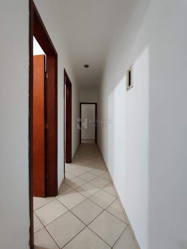 Casa Residencial à venda no bairro Jardim Residencial Regina Bastelli: CORREDOR INTERNO