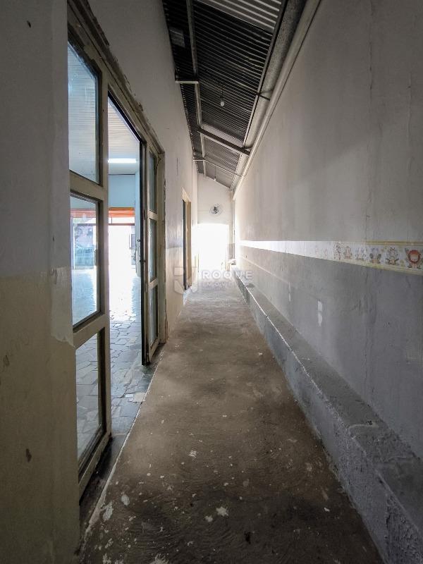 Barracão/Galpão à venda no bairro Jardim Parque Novo Mundo: CORREDOR LATERAL
