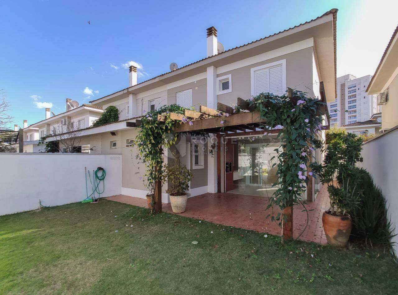 Casa em condomínio para aluguel no bairro Jardim Montezuma: Fundo