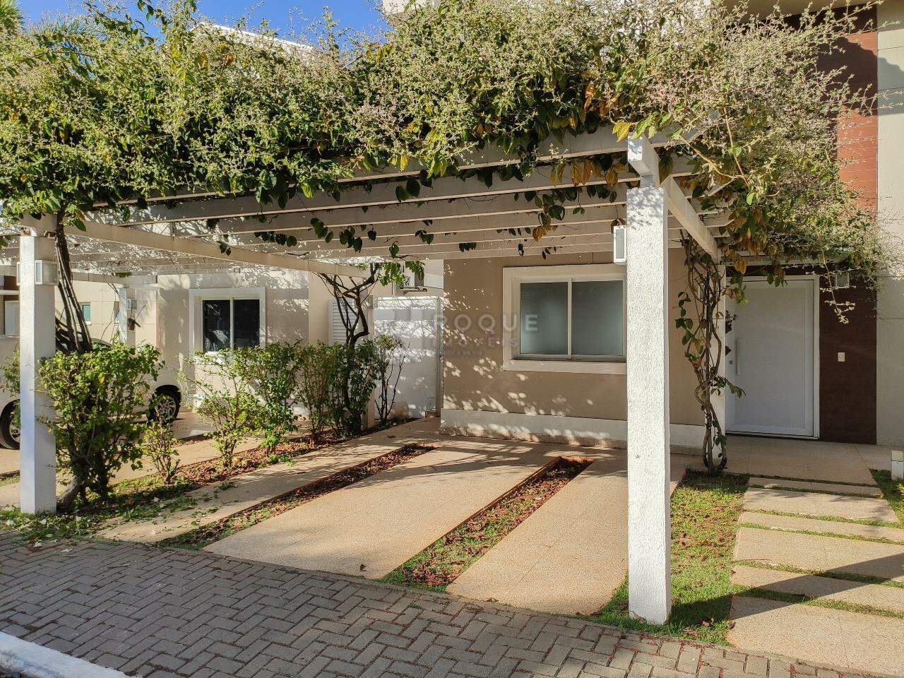 Casa em condomínio para aluguel no bairro Jardim Montezuma: Fachada 