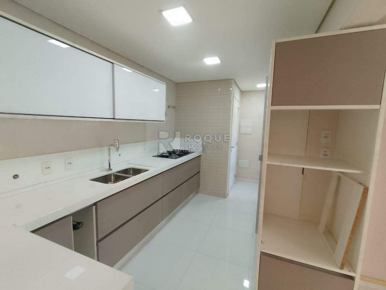 Apartamento para aluguel no bairro Jardim Aquárius: Cozinha 