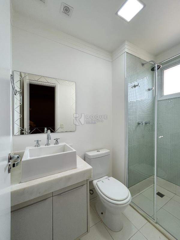 Apartamento para aluguel no bairro Jardim Aquárius: WC Suíte 1