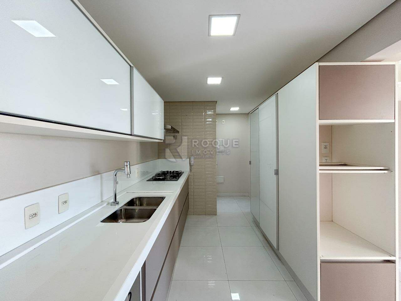 Apartamento para aluguel no bairro Jardim Aquárius: Cozinha