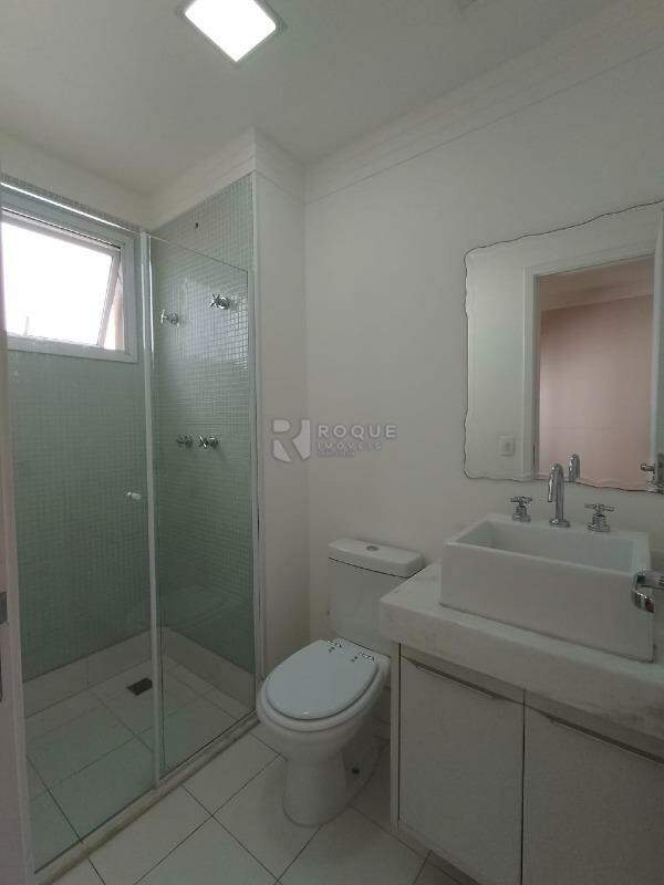 Apartamento para aluguel no bairro Jardim Aquárius: WC suíte 1