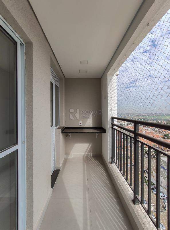 Apartamento para aluguel no bairro Jardim Santa Adélia: Sacada 