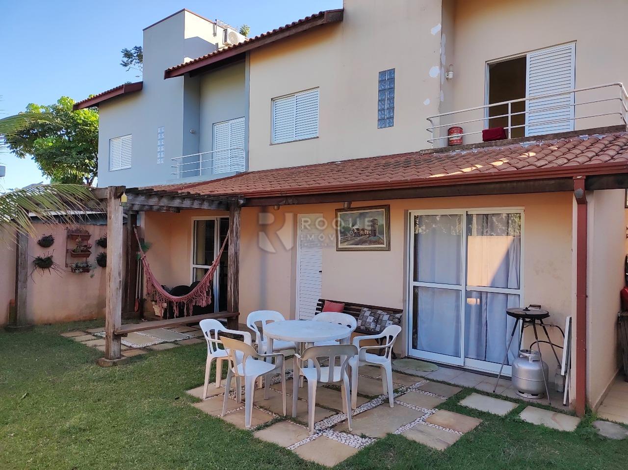 Casa em condomínio à venda no bairro Jardim do Lago: FUNDOS