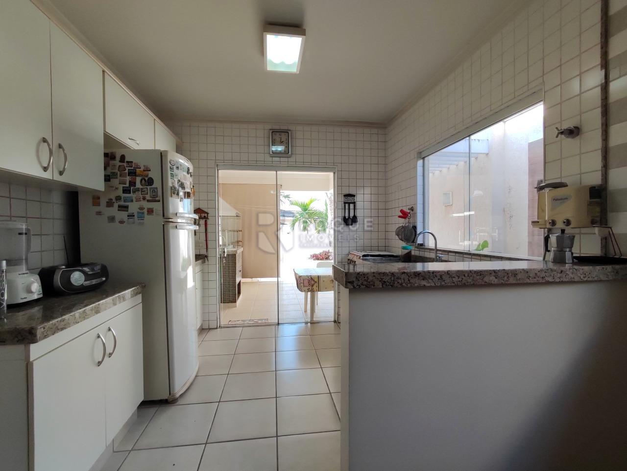 Casa em condomínio à venda no bairro Jardim Residencial Alto Da Capela: COZINHA