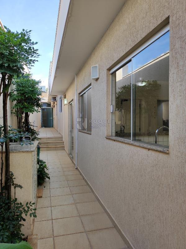 Casa em condomínio à venda no bairro Jardim Residencial Alto Da Capela: LATERAL EXTERNA