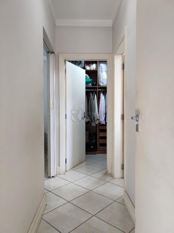 Casa em condomínio à venda no bairro Jardim Residencial Alto Da Capela: CORREDOR INTERNO