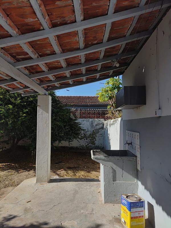 Casa Residencial para aluguel no bairro Vila Queiroz: Lavanderia