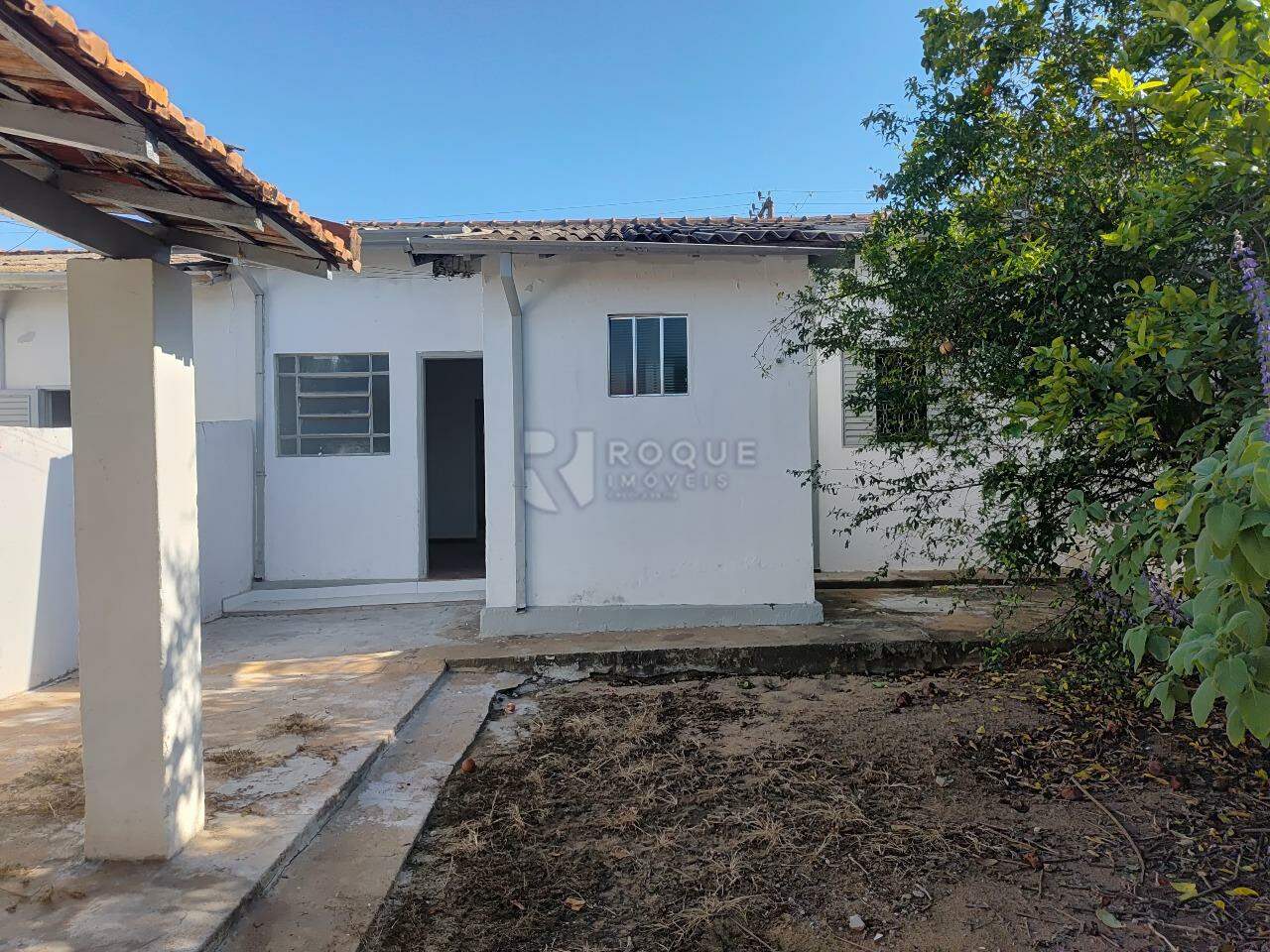 Casa Residencial para aluguel no bairro Vila Queiroz: Fundos