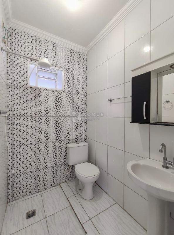 Casa Residencial para aluguel no bairro Jardim Residencial Graminha II: WC social 