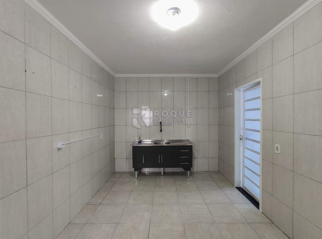 Casa Residencial para aluguel no bairro Jardim Residencial Graminha II: Cozinha 