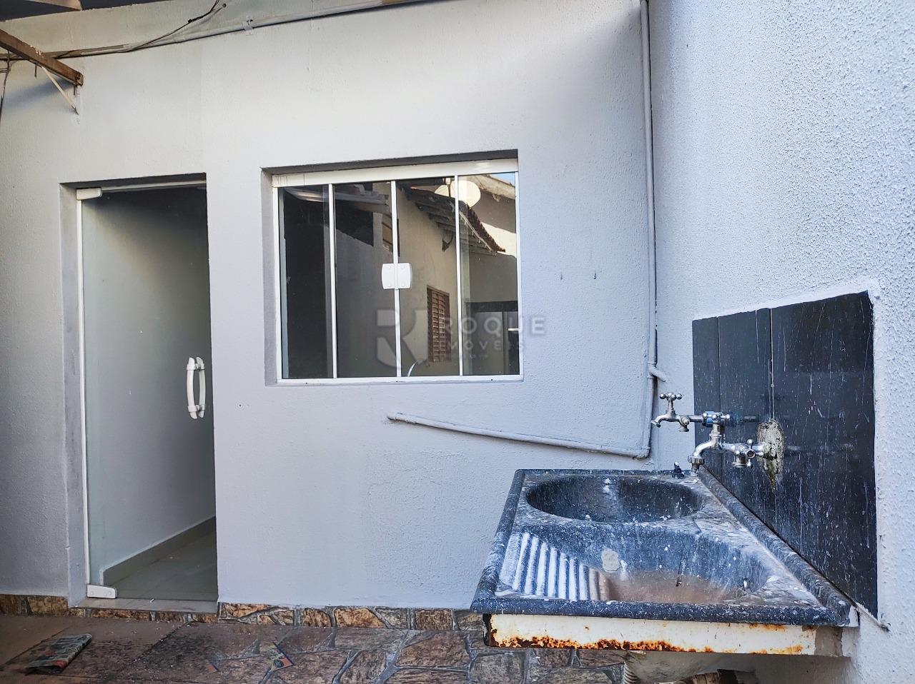 Casa Residencial à venda no bairro Parque Residencial Belinha Ometto: ÁREA DE SERVIÇO