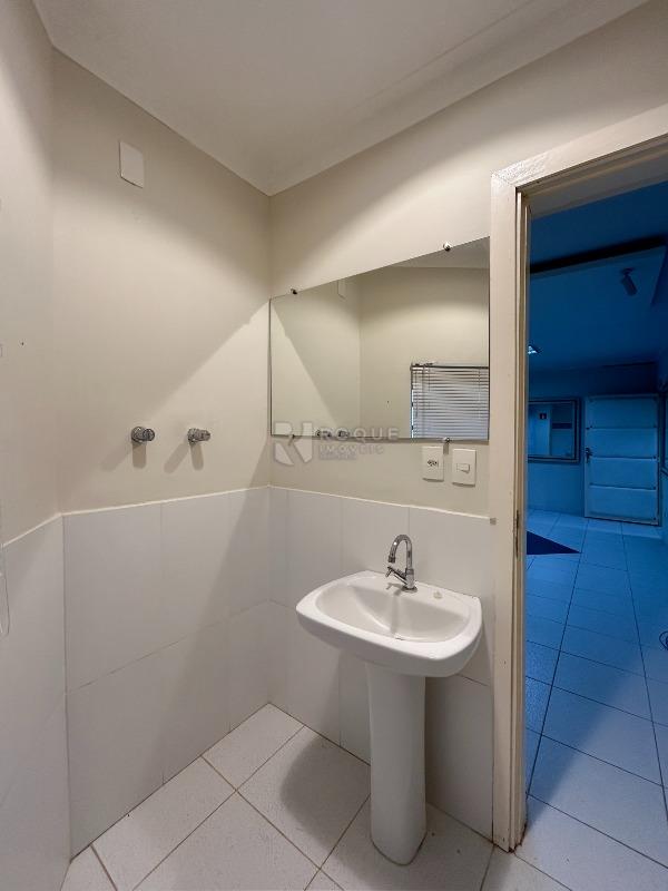 Salão para aluguel no bairro Centro: WC social sala 3 segundo andar 