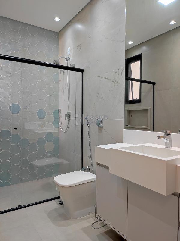 Casa em condomínio à venda no bairro Residencial Casalbuono: WC SUÍTE 1