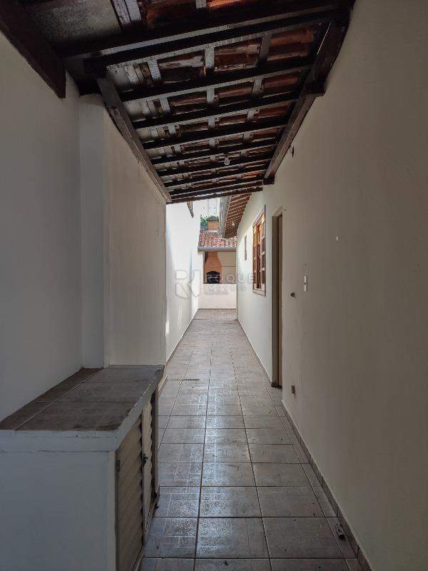 Casa Residencial para aluguel no bairro Jardim Ipanema: Corredor 