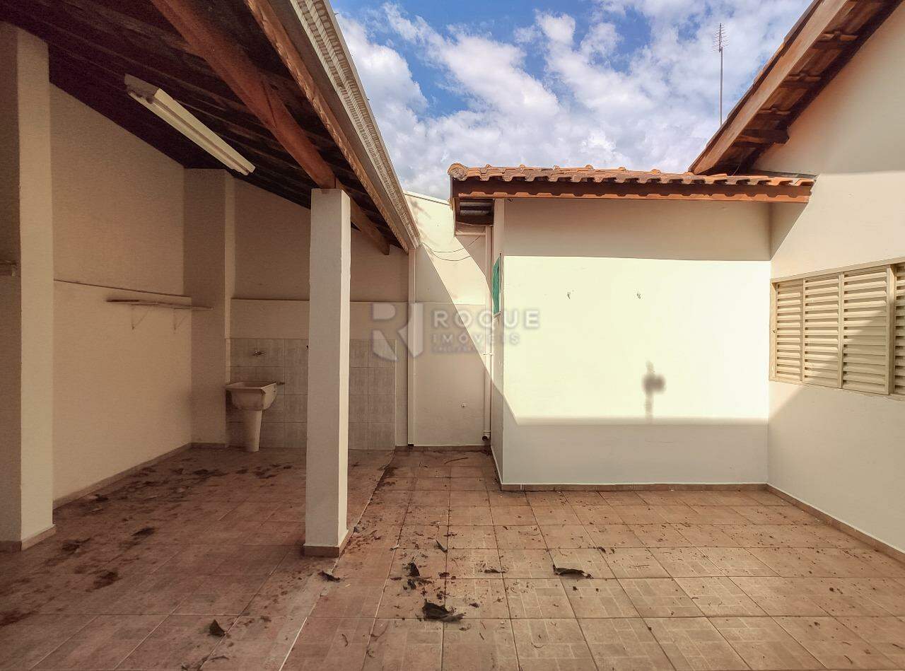 Casa Residencial para aluguel no bairro Jardim Ipanema: Área de serviço 