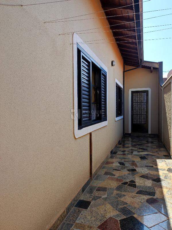 Casa Residencial à venda no bairro Jardim Nossa Senhora do Amparo: LATERAL EXTERNA
