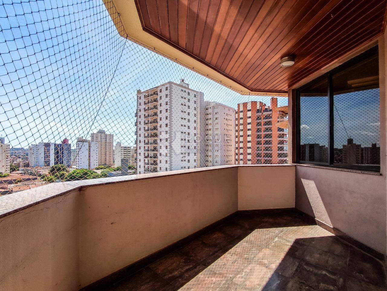 Apartamento à venda no bairro Centro: SACADA DA SALA
