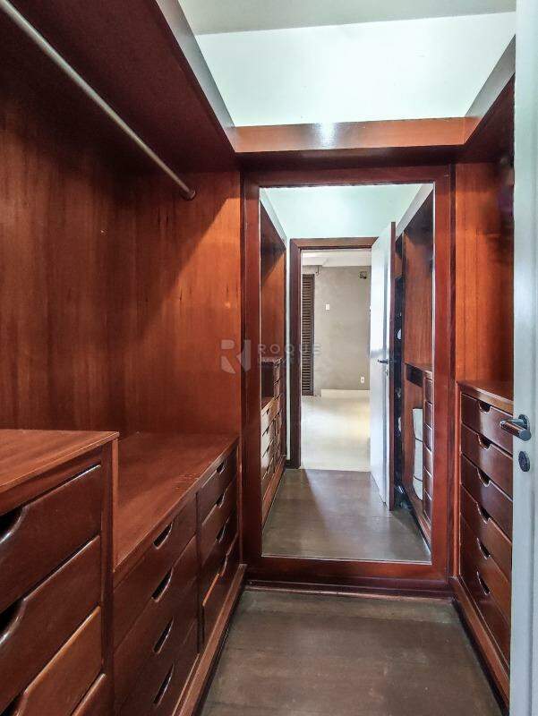 Apartamento à venda no bairro Centro: CLOSET SUÍTE MASTER
