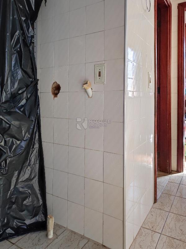 Casa Comercial à venda no bairro Vila Cristovam: LAVANDERIA CASA 1