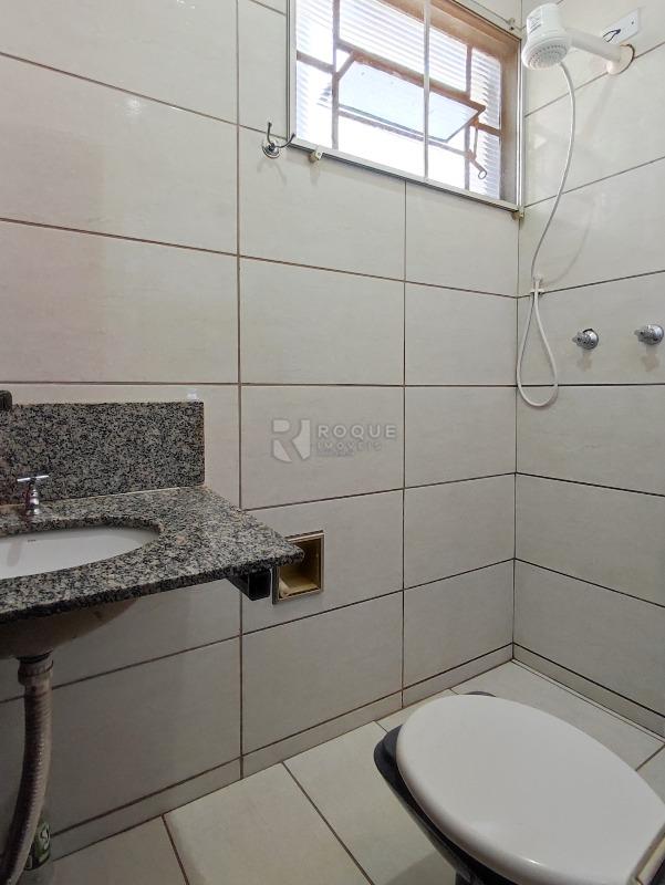 Casa Comercial à venda no bairro Vila Cristovam: BANHEIRO SOCIAL APARTAMENTO