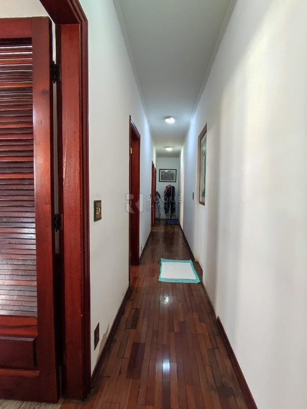 Casa Comercial à venda no bairro Vila Cristovam: CORREDOR INTERNO CASA 3