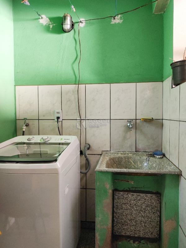 Casa Comercial à venda no bairro Vila Cristovam: LAVANDERIA CASA 3