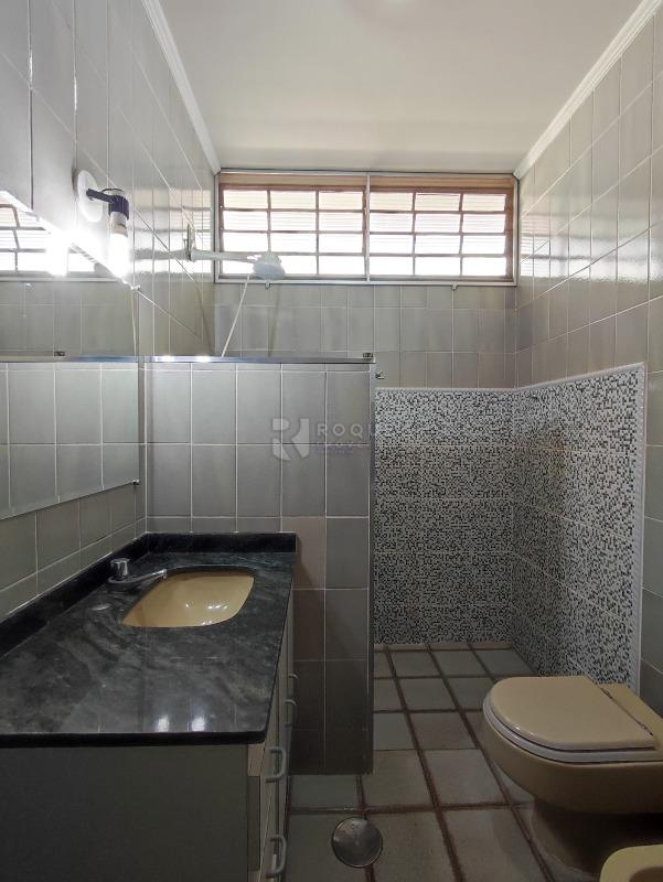 Casa Comercial à venda no bairro Vila Cristovam: BANHEIRO SOCIAL CASA 1