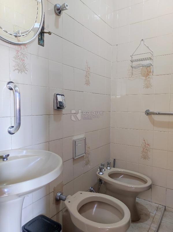 Casa Comercial à venda no bairro Vila Cristovam: BANHEIRO SOCIAL CASA 1